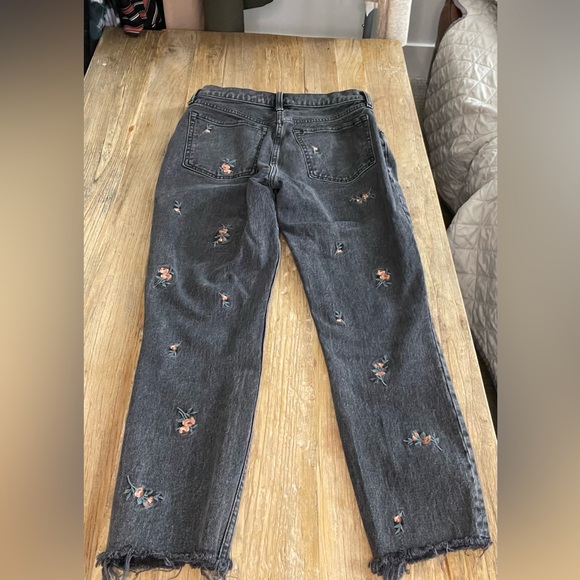 Straight Leg High Rise Rose embroidered A&F Jeans - Picture 6 of 6
